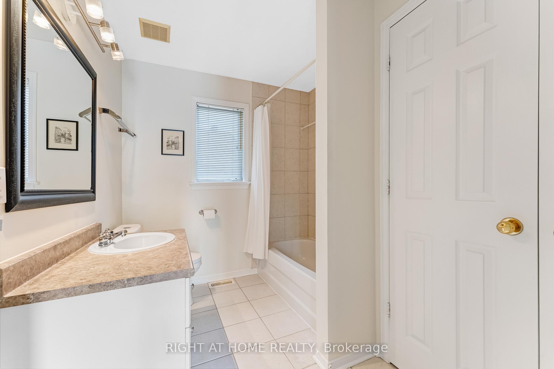 Photo 15 of 8 Turgeon Private, Ottawa, Lower Town — HOMEH