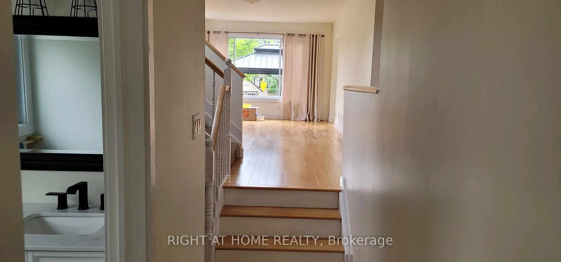 Photo 3 of 7 Covington Place, Ottawa, Centrepointe — HOMEH