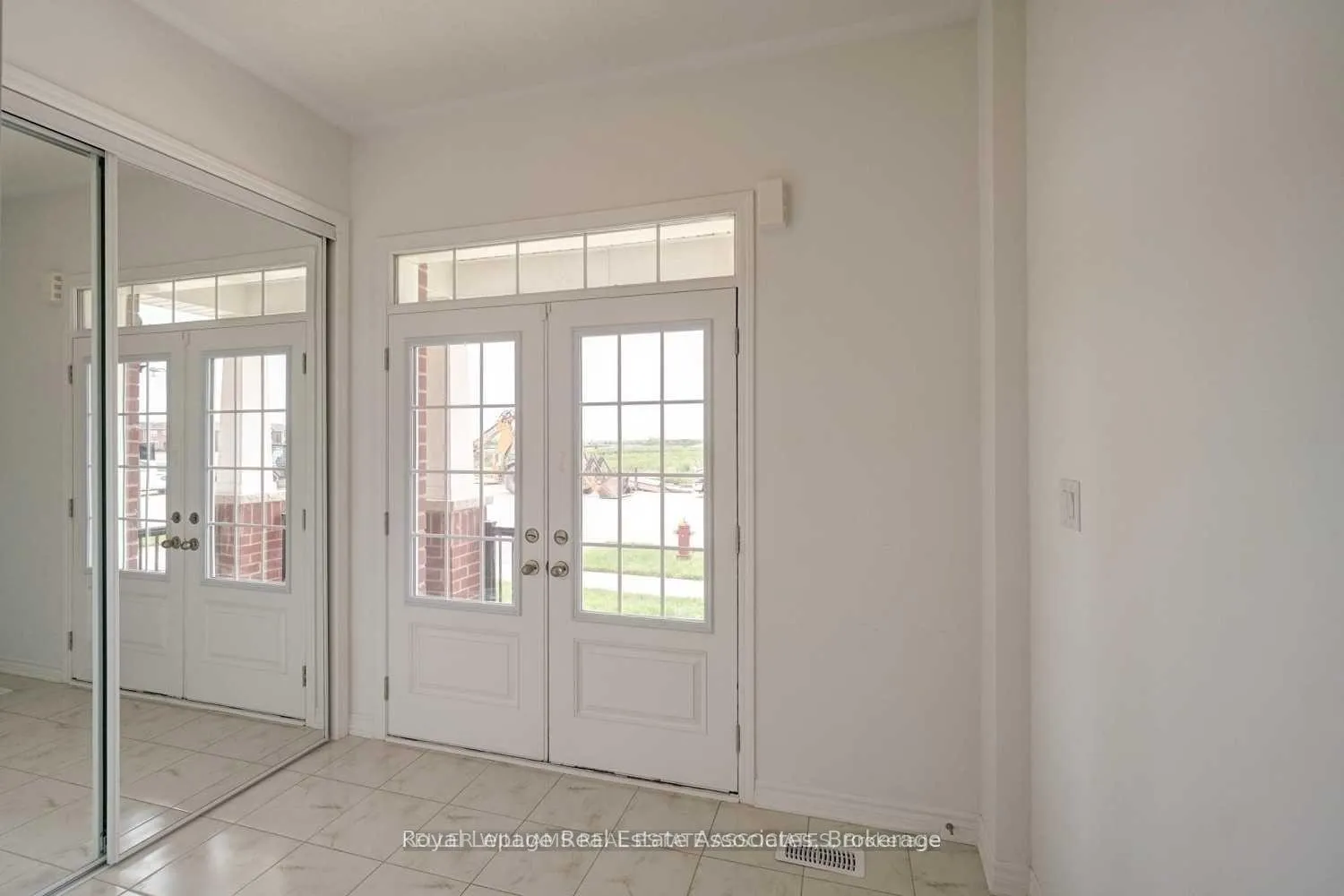 Photo 2 of 359 Gordon Krantz Avenue, Milton, Ford — HOMEH