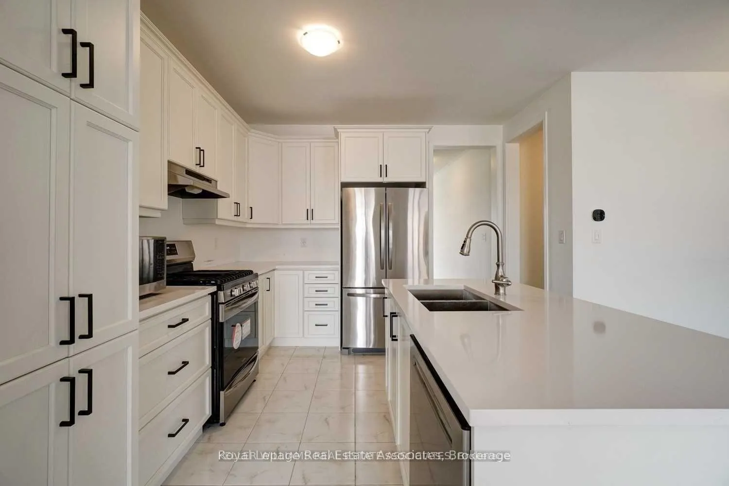 Photo 5 of 359 Gordon Krantz Avenue, Milton, Ford — HOMEH