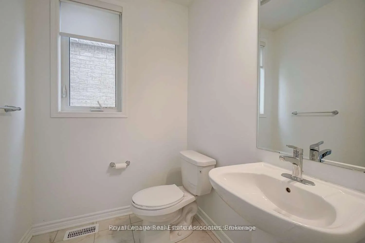 Photo 9 of 359 Gordon Krantz Avenue, Milton, Ford — HOMEH