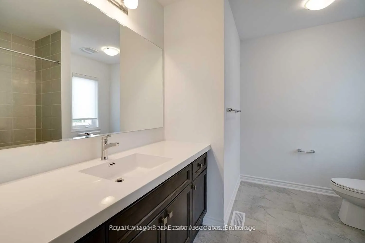 Photo 11 of 359 Gordon Krantz Avenue, Milton, Ford — HOMEH