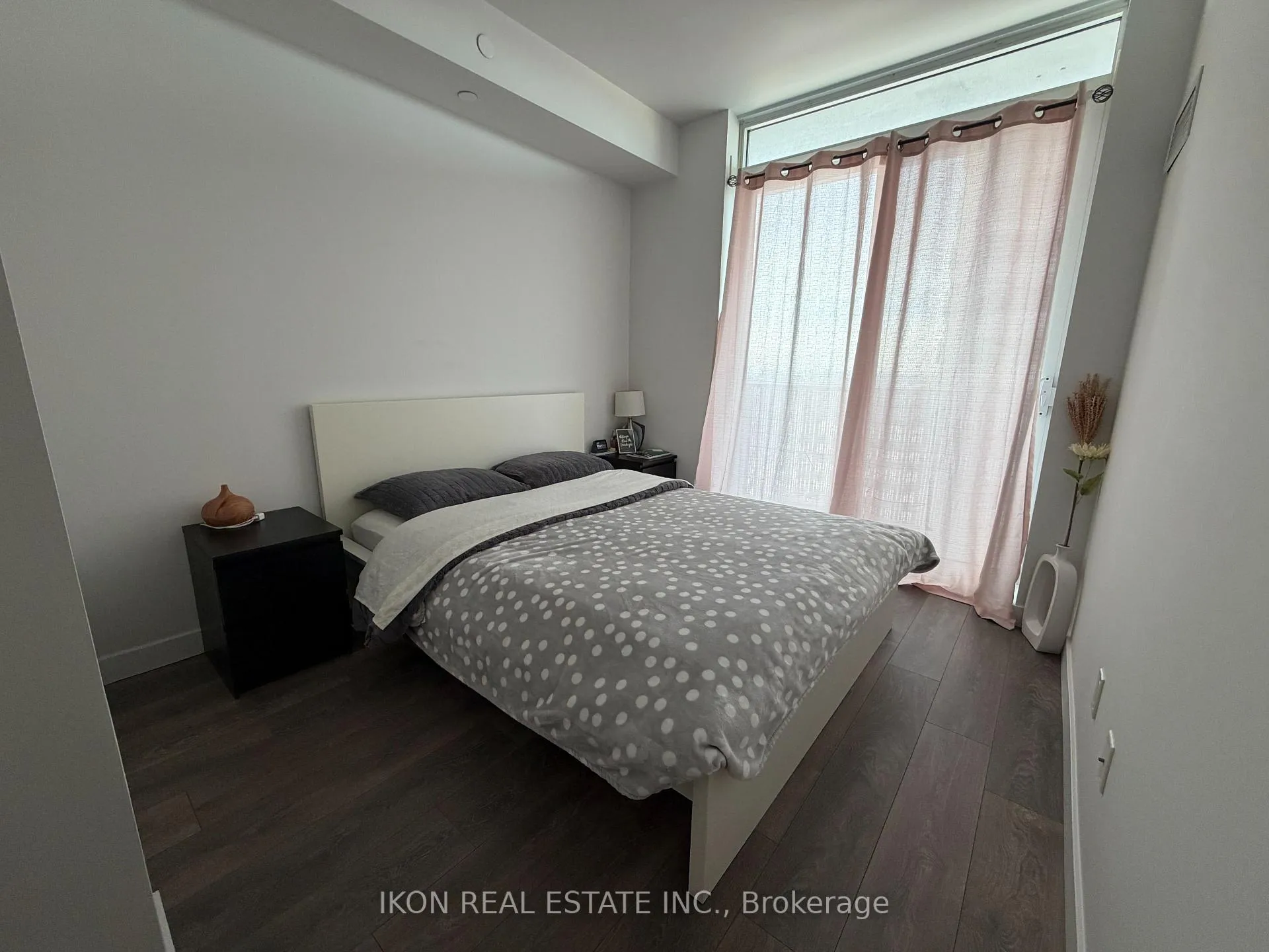 Photo 2 of Unit 2803, 8 Eglinton Avenue E, Toronto, Mount Pleasant West — HOMEH
