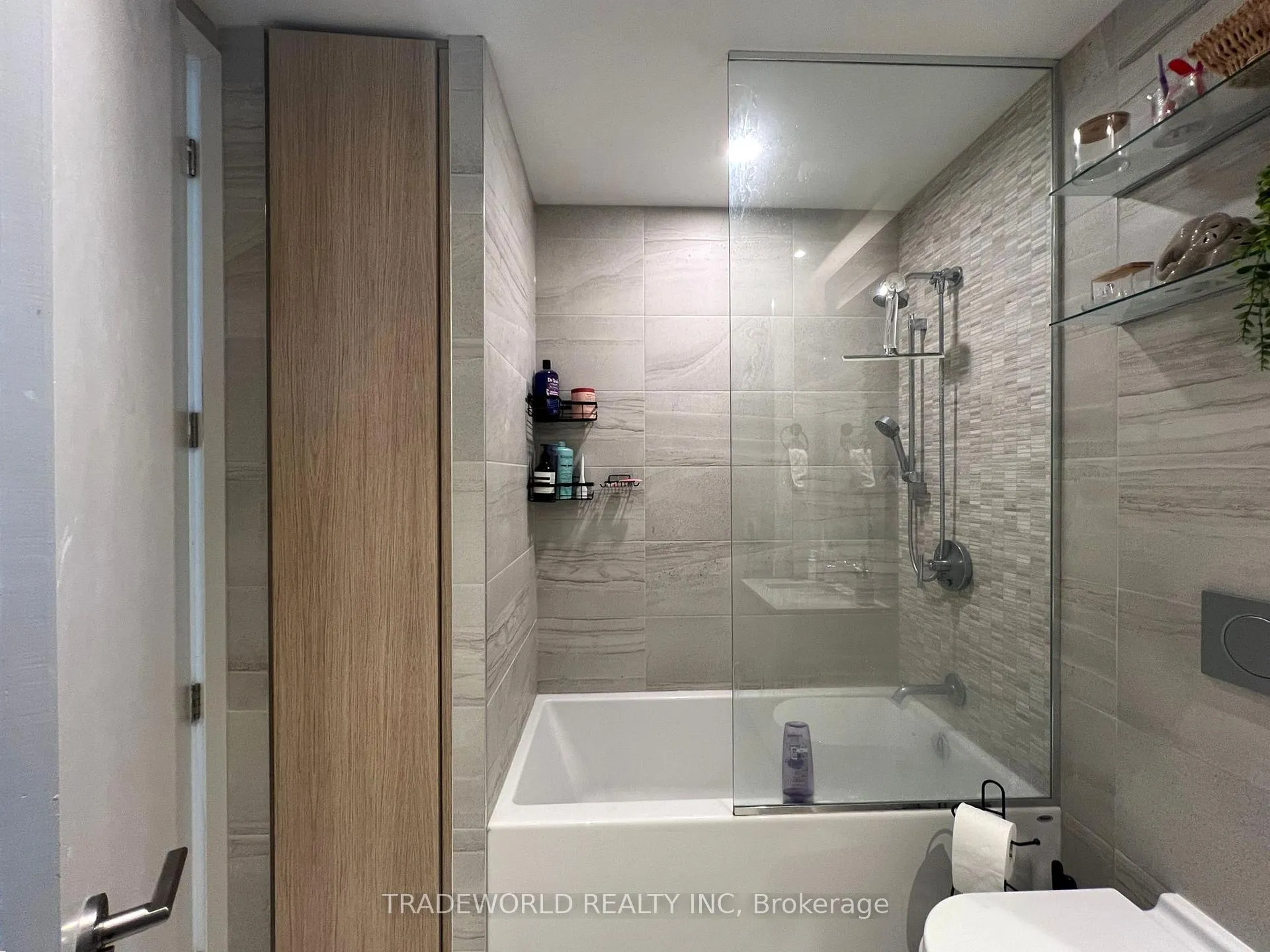 Photo 9 of Unit 2204, 81 Wellesley Street E, Toronto, Church-Yonge Corridor — HOMEH