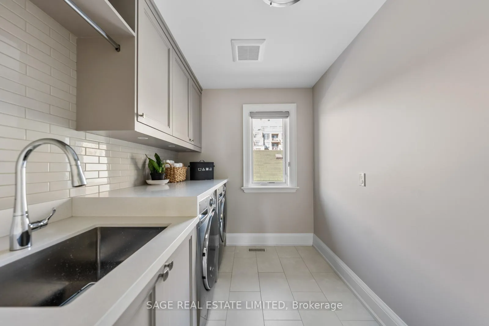 Photo 21 of 925 Royal York Road, Etobicoke, Stonegate-Queensway — HOMEH