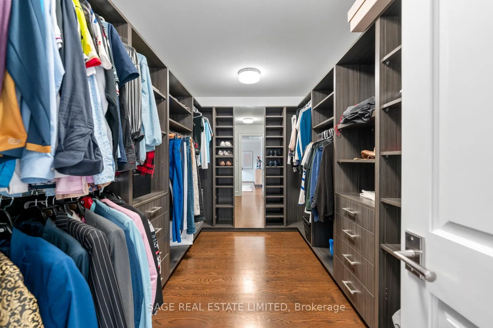 Photo 37 of 925 Royal York Road, Etobicoke, Stonegate-Queensway — HOMEH