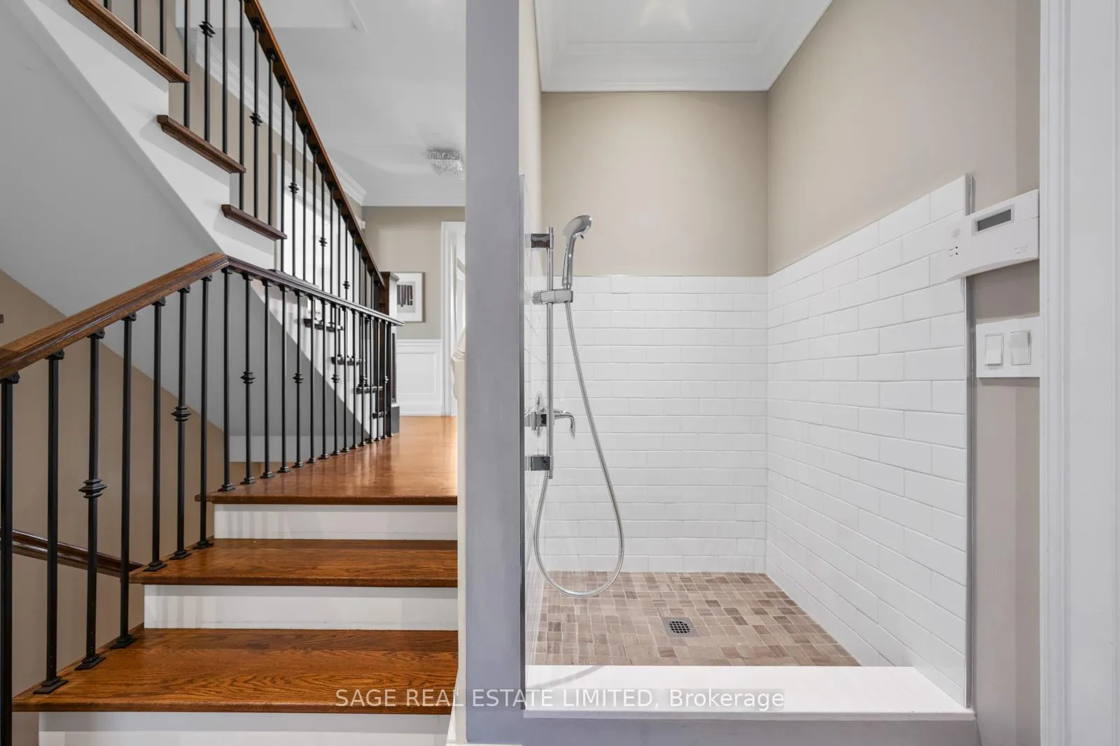Photo 39 of 925 Royal York Road, Etobicoke, Stonegate-Queensway — HOMEH
