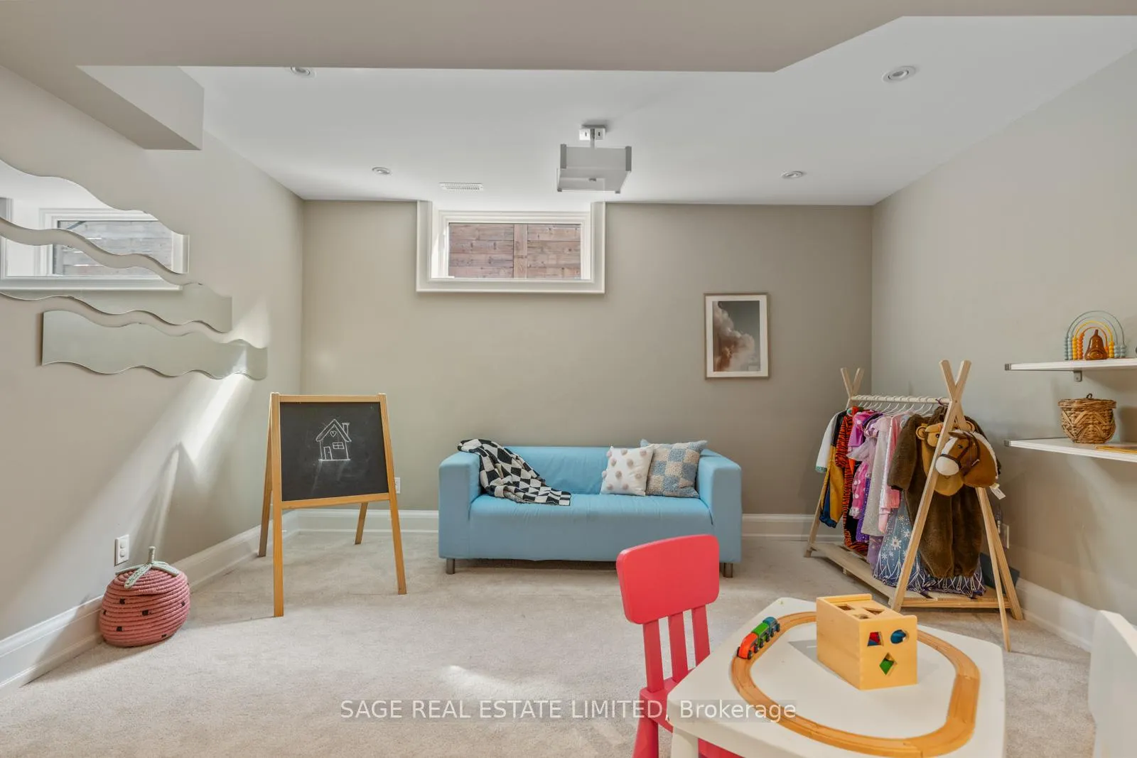 Photo 43 of 925 Royal York Road, Etobicoke, Stonegate-Queensway — HOMEH