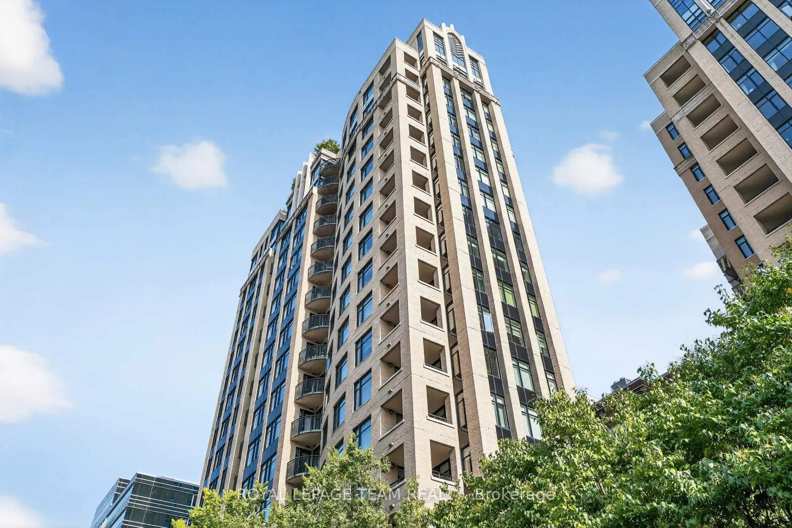 Front of Unit 1902, 235 Kent Avenue
