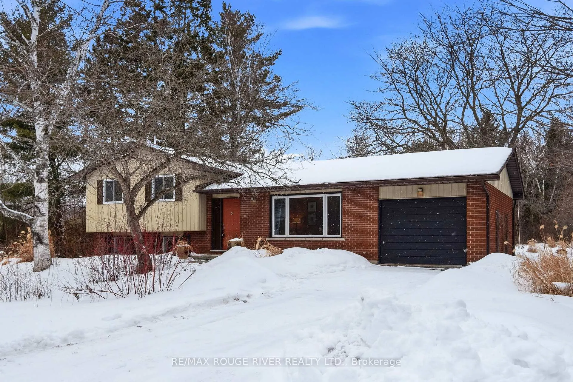 Photo 1 of 1020 Elgin Street E, Cobourg — HOMEH