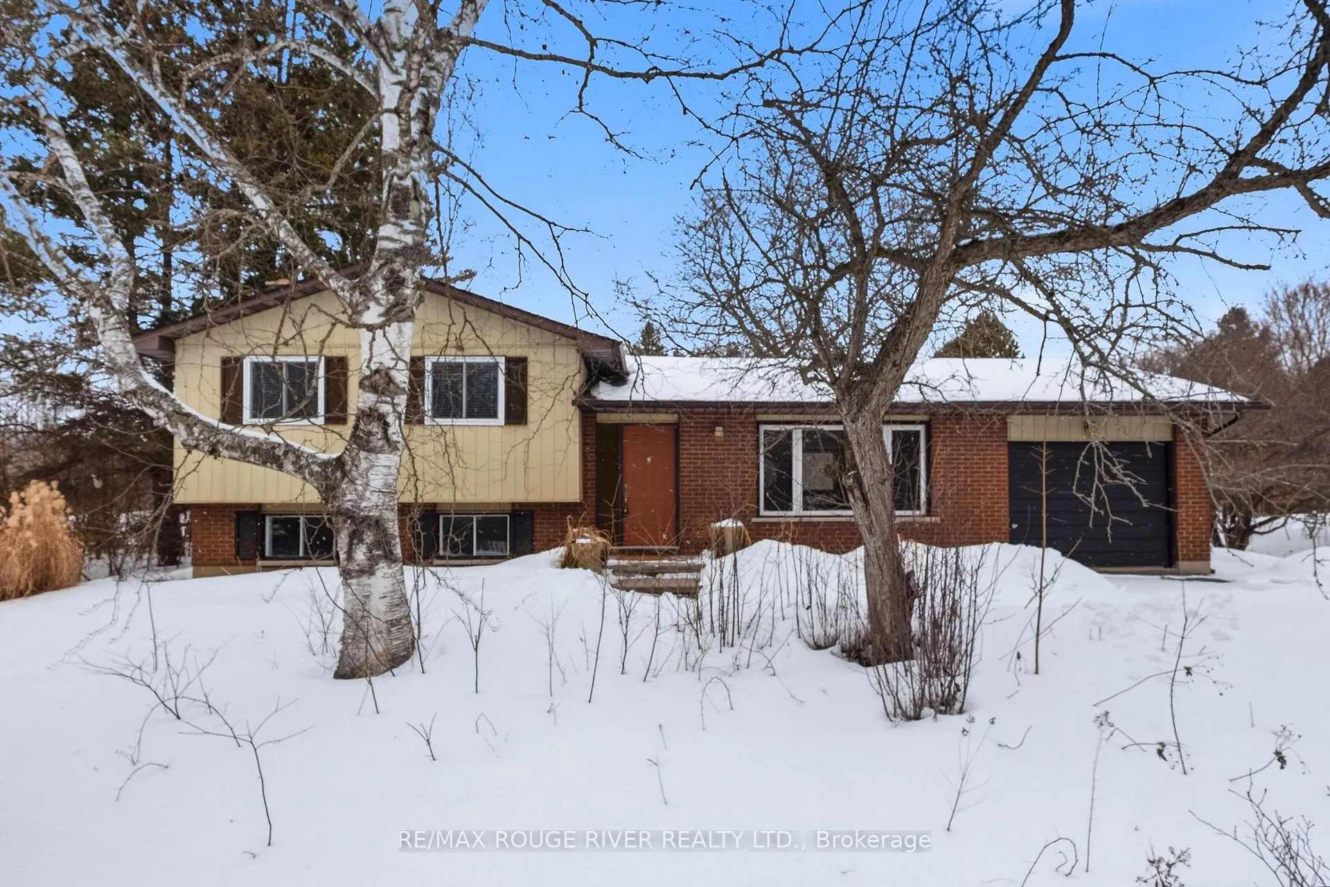 Photo 3 of 1020 Elgin Street E, Cobourg — HOMEH