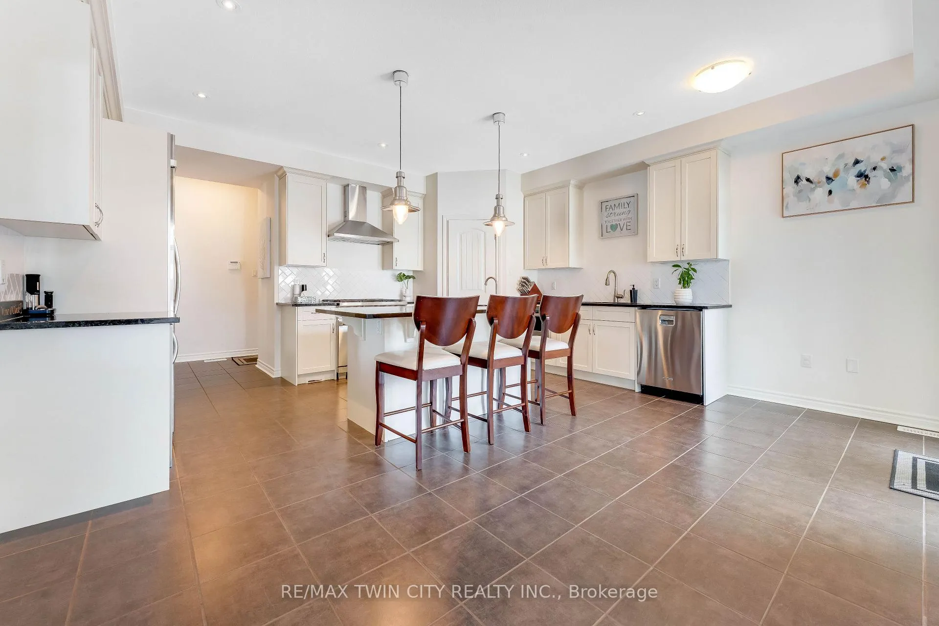 Photo 10 of 127 Eliza Avenue, Kitchener — HOMEH