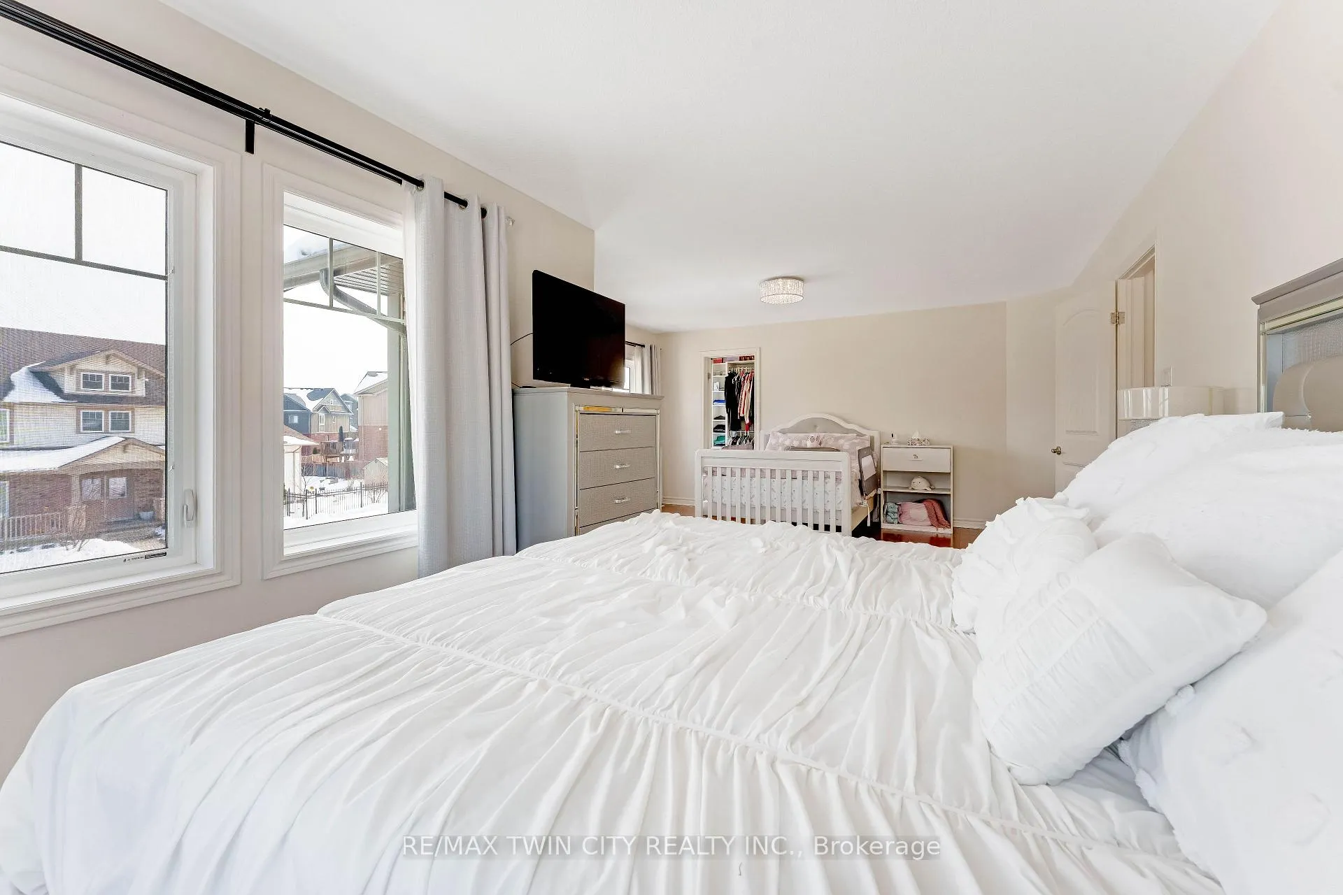 Photo 24 of 127 Eliza Avenue, Kitchener — HOMEH