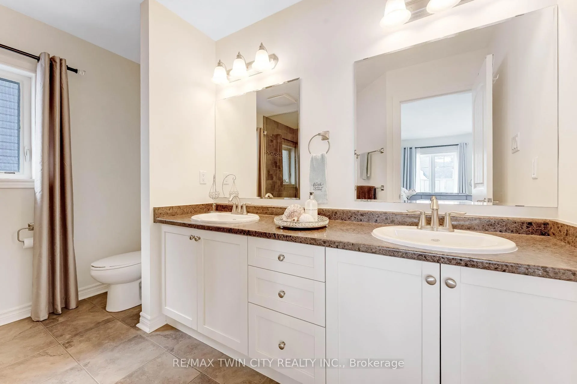Photo 25 of 127 Eliza Avenue, Kitchener — HOMEH