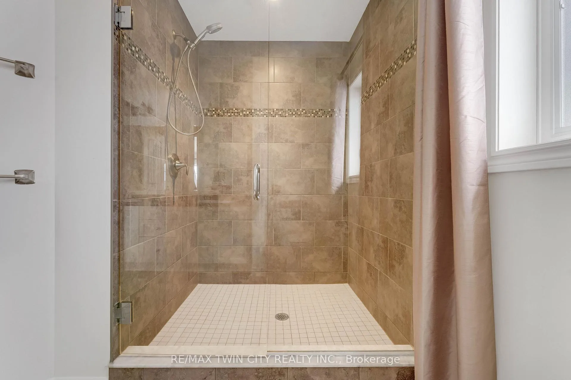 Photo 26 of 127 Eliza Avenue, Kitchener — HOMEH