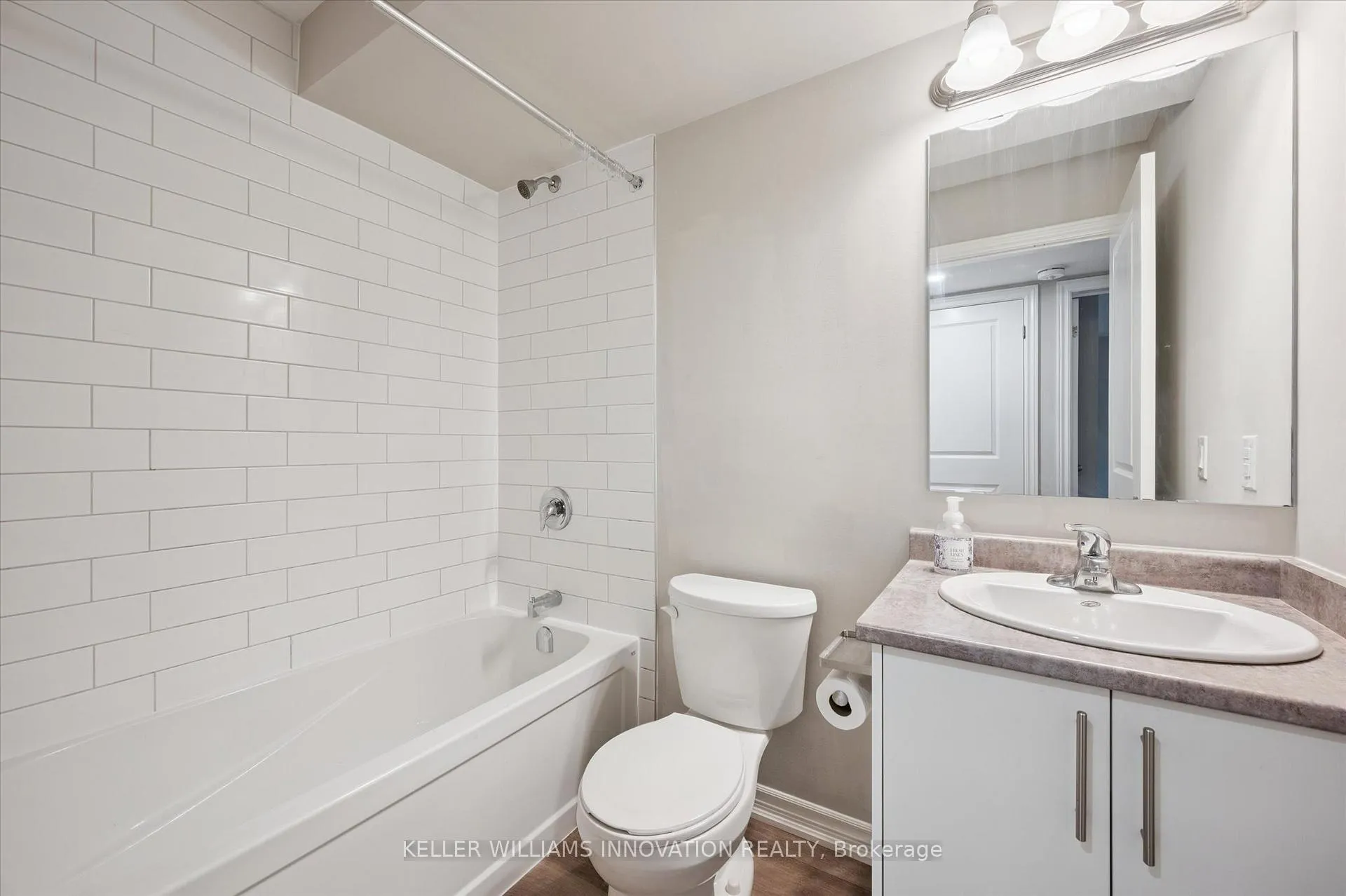 Photo 13 of 239 Chapel Hill Drive, Kitchener — HOMEH