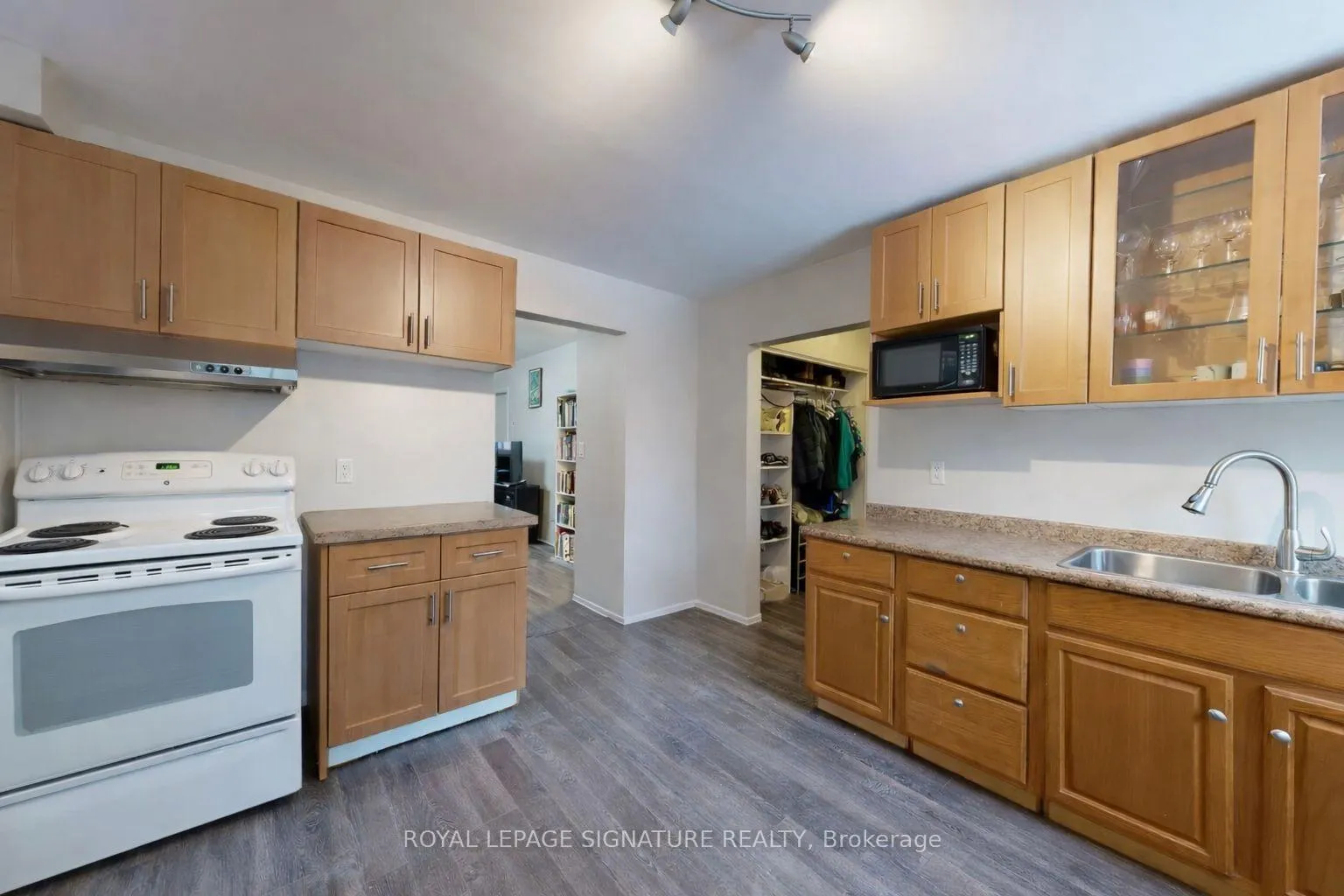 Photo 4 of Unit Main, 117 Hampton Avenue, Toronto, North Riverdale — HOMEH