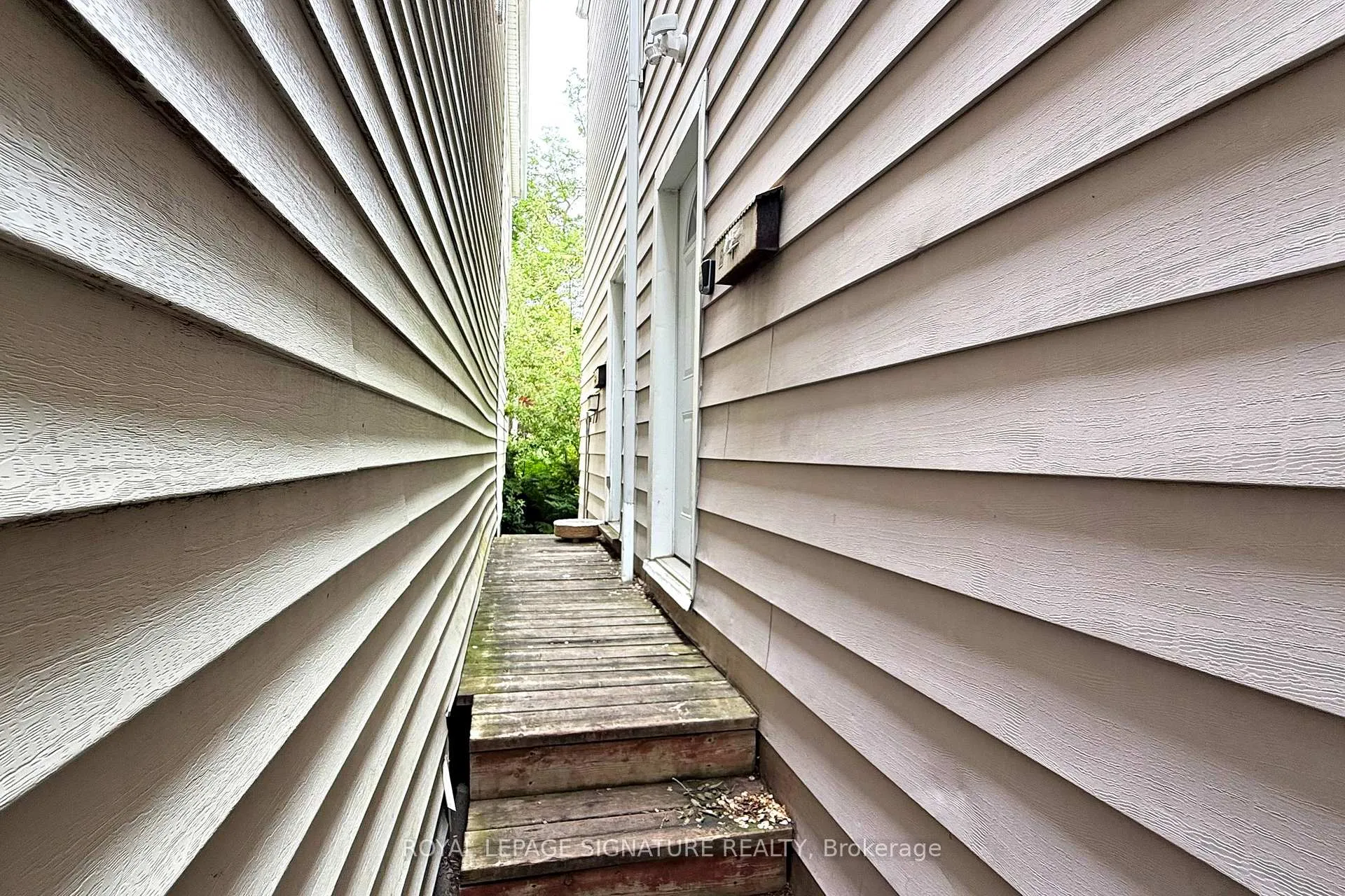 Photo 14 of Unit Main, 117 Hampton Avenue, Toronto, North Riverdale — HOMEH