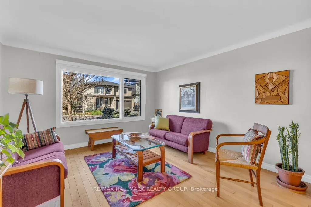 Photo 4 of 655 Mansfield Avenue, Ottawa, Laurentianview — HOMEH