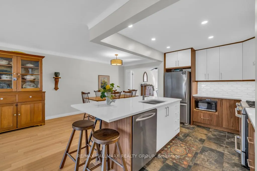 Photo 9 of 655 Mansfield Avenue, Ottawa, Laurentianview — HOMEH