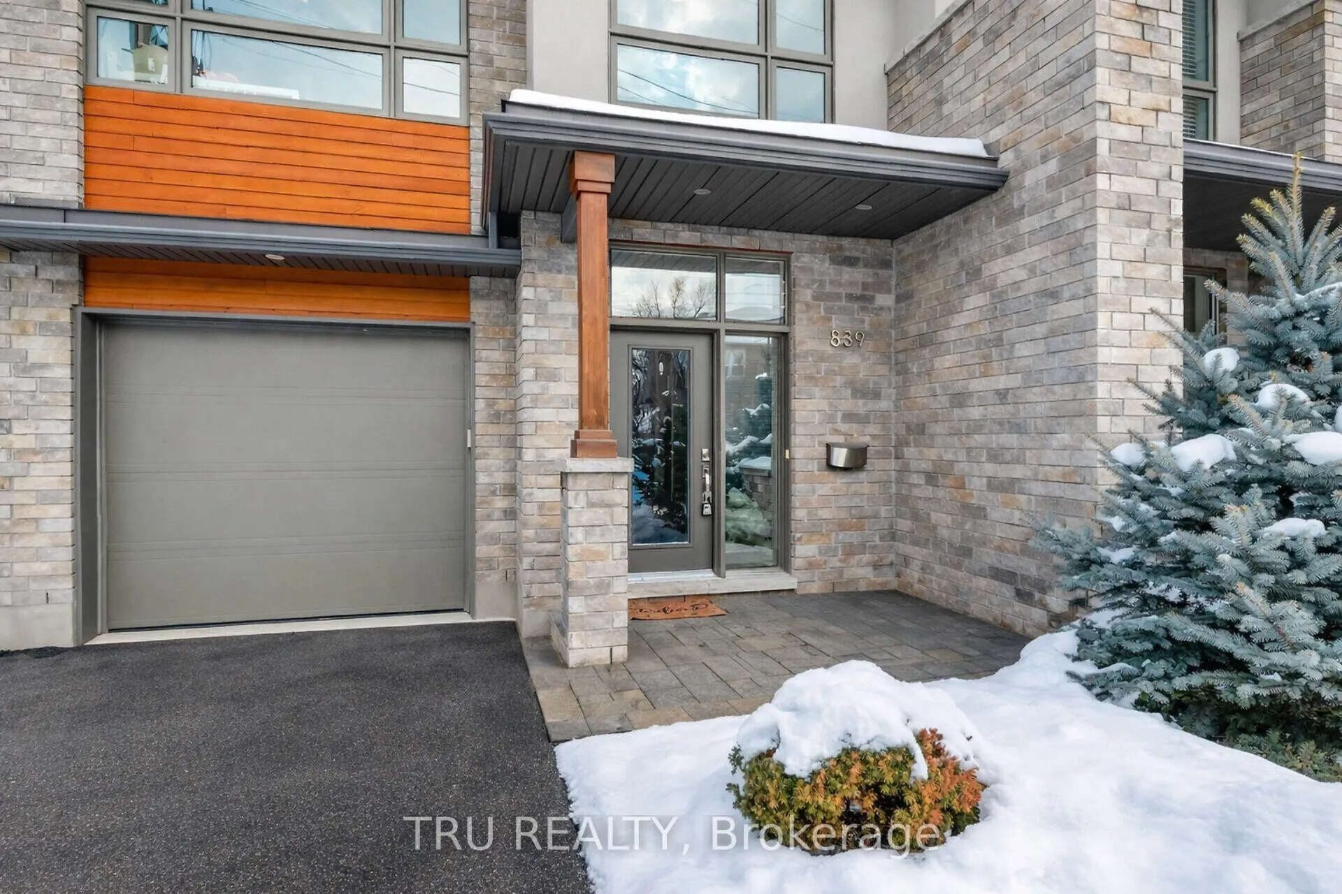 Photo 2 of 839 Riddell Avenue N, Ottawa, McKellar Heights/Glabar Park — HOMEH