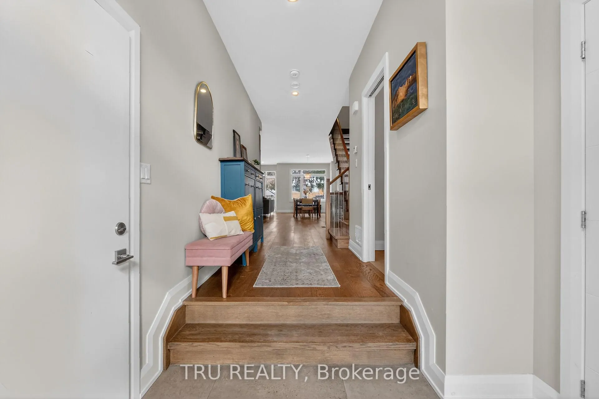 Photo 3 of 839 Riddell Avenue N, Ottawa, McKellar Heights/Glabar Park — HOMEH