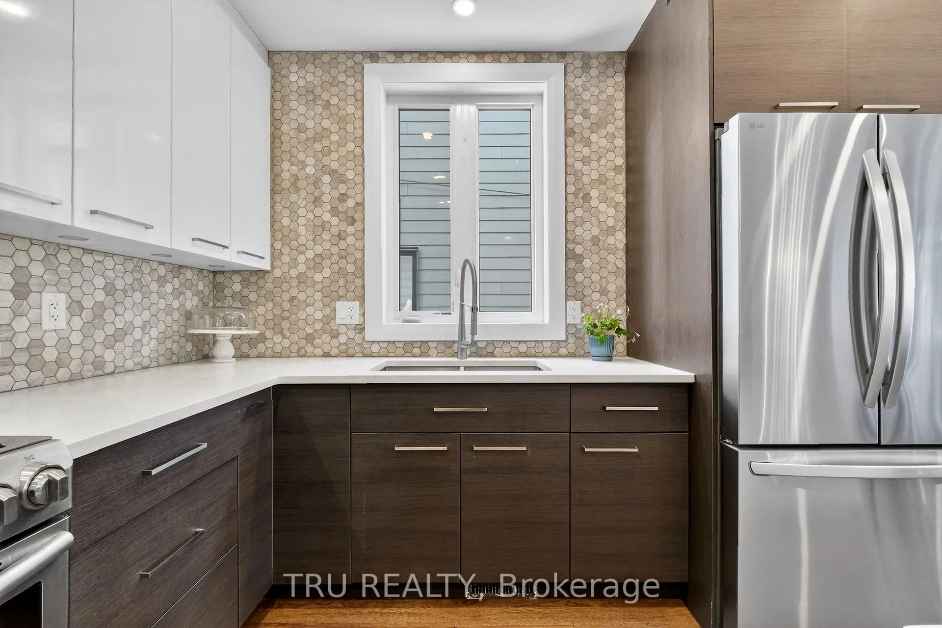Photo 8 of 839 Riddell Avenue N, Ottawa, McKellar Heights/Glabar Park — HOMEH