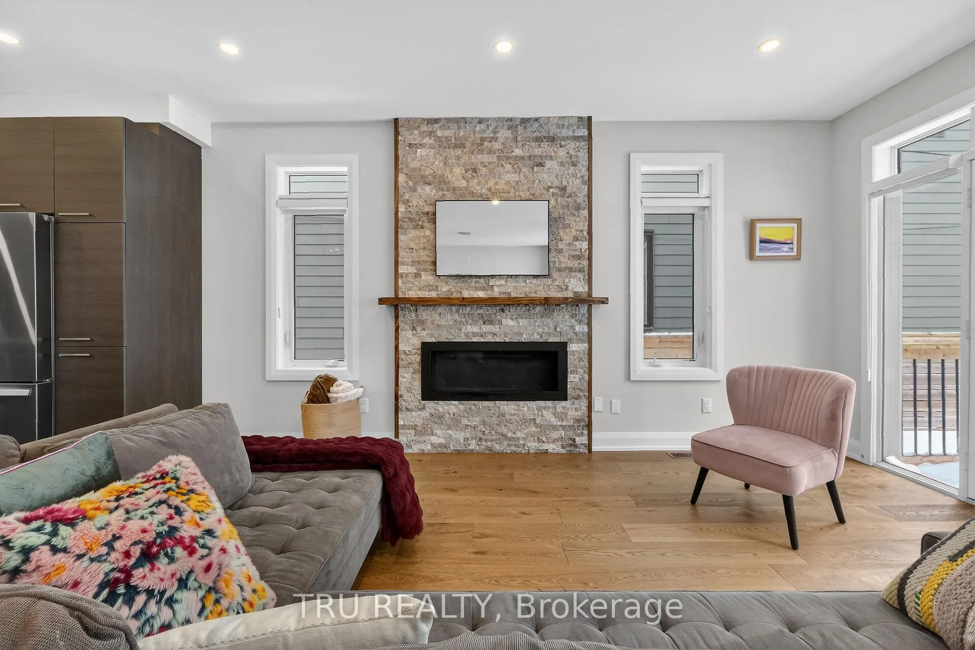 Photo 14 of 839 Riddell Avenue N, Ottawa, McKellar Heights/Glabar Park — HOMEH