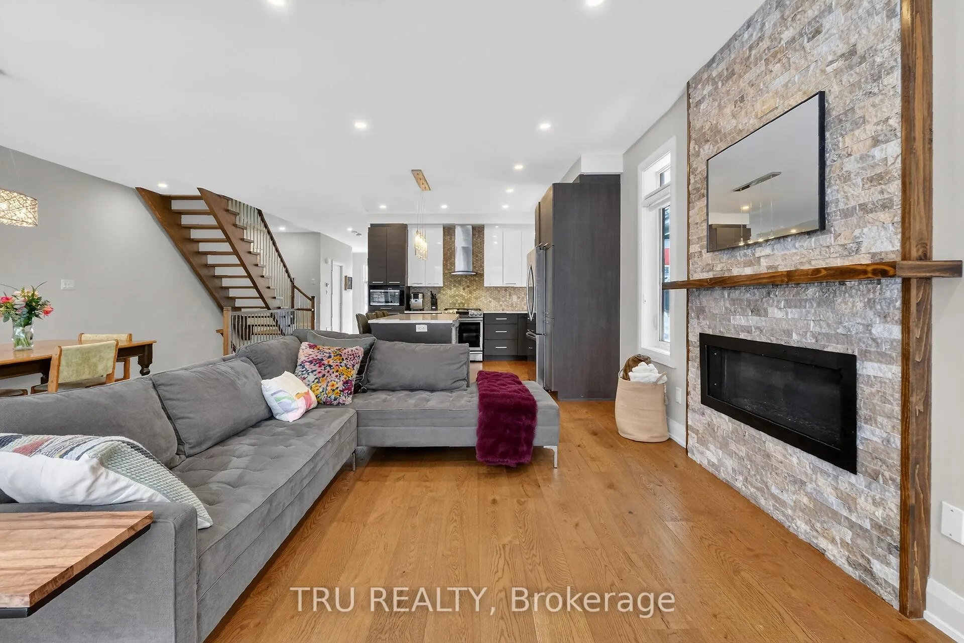 Photo 16 of 839 Riddell Avenue N, Ottawa, McKellar Heights/Glabar Park — HOMEH