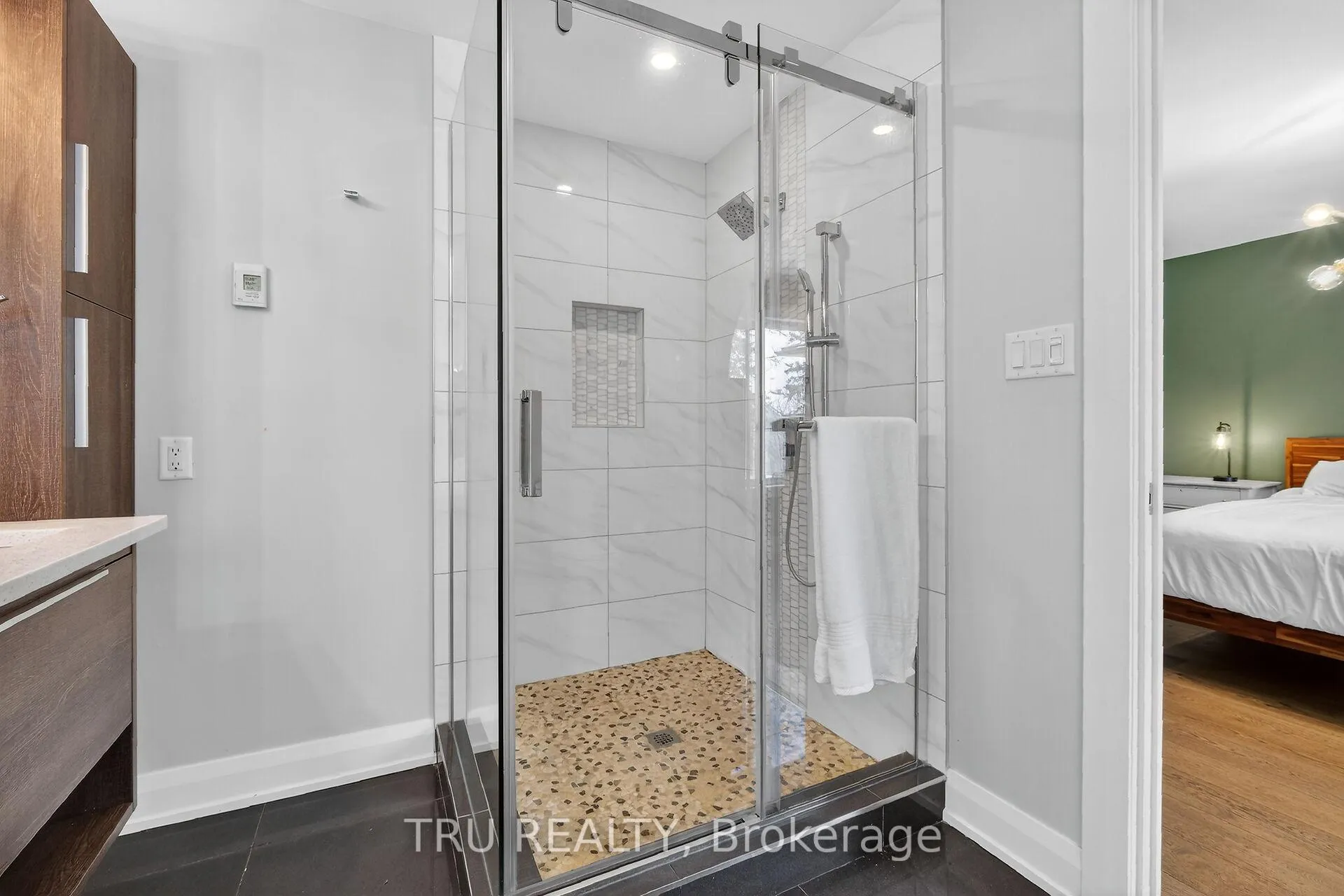 Photo 30 of 839 Riddell Avenue N, Ottawa, McKellar Heights/Glabar Park — HOMEH