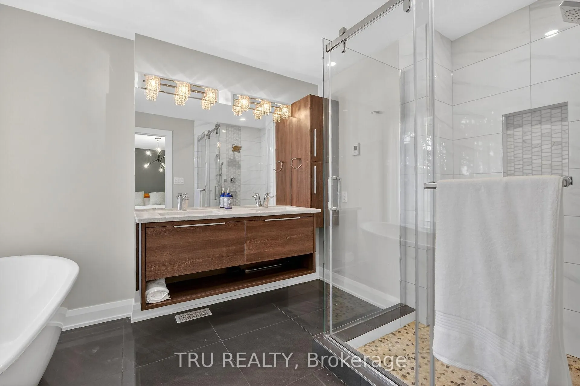 Photo 31 of 839 Riddell Avenue N, Ottawa, McKellar Heights/Glabar Park — HOMEH