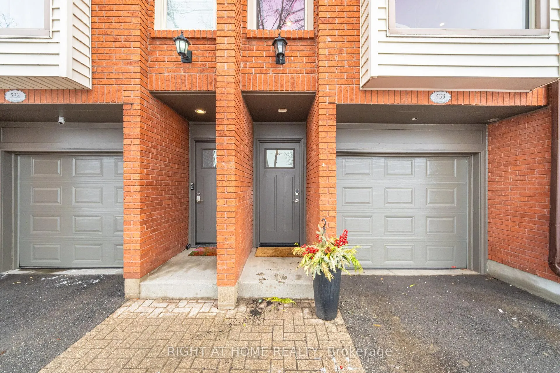 Photo 3 of Unit 533, 895 Maple Avenue, Burlington, Brant — HOMEH