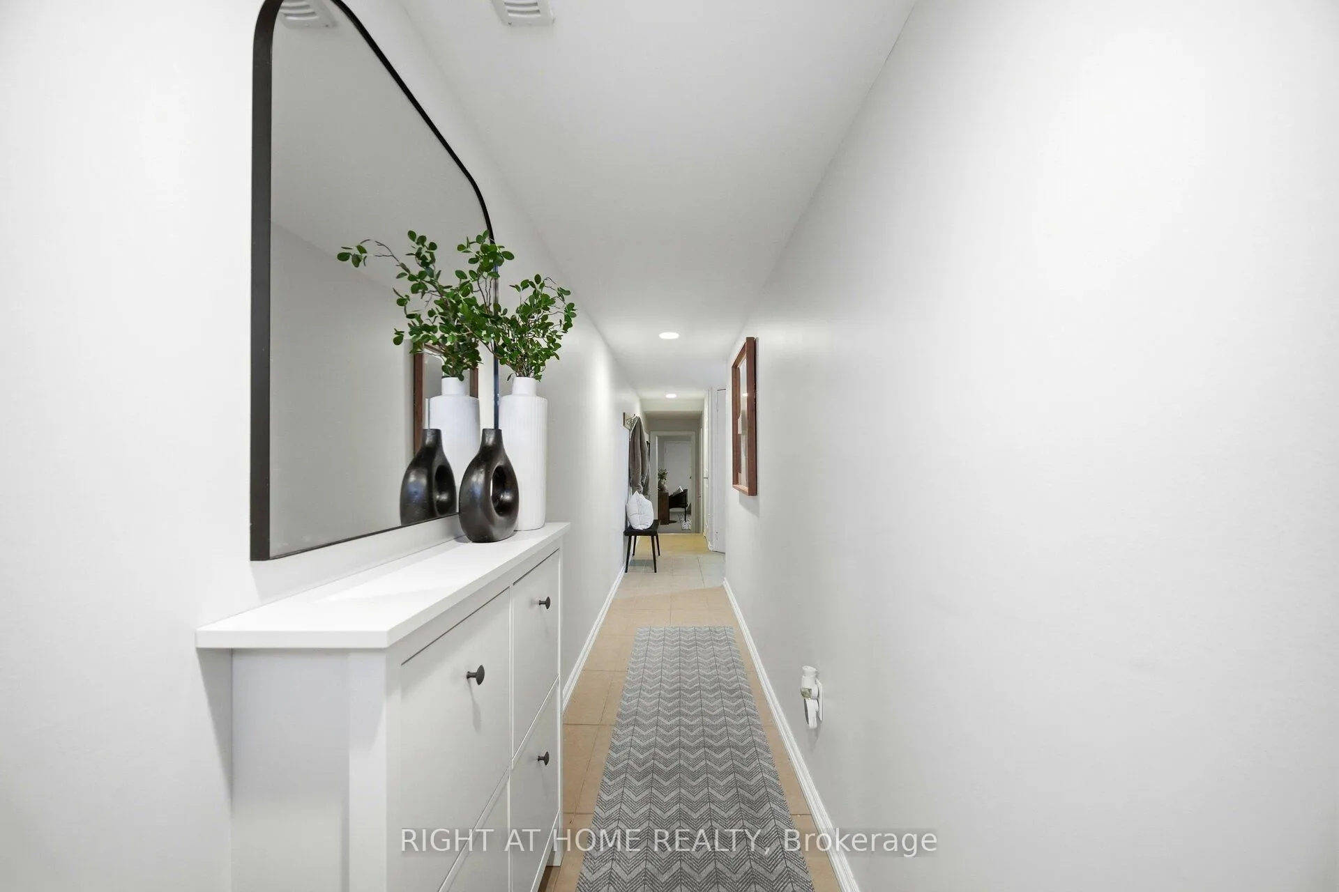 Photo 4 of Unit 533, 895 Maple Avenue, Burlington, Brant — HOMEH