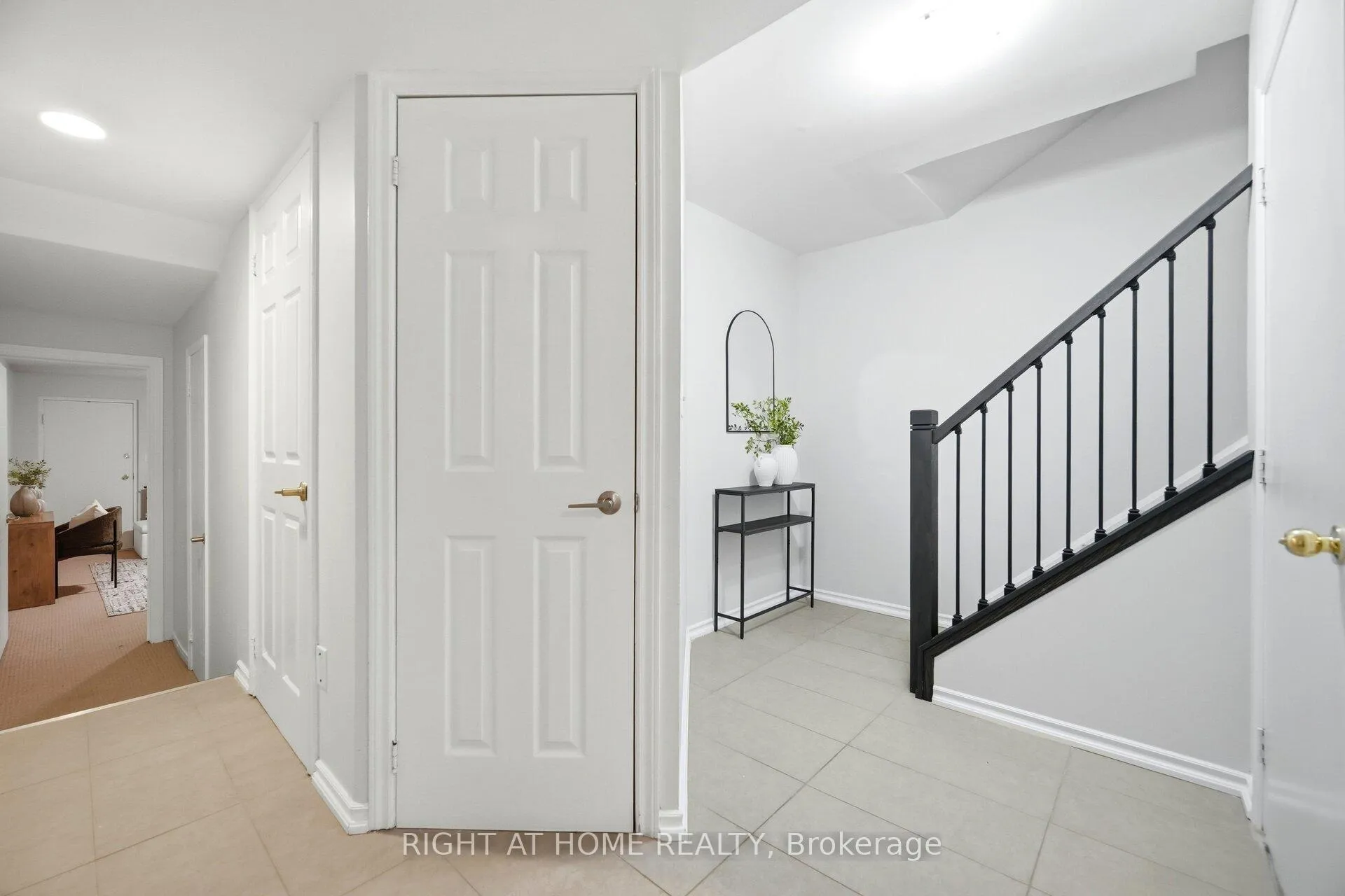 Photo 5 of Unit 533, 895 Maple Avenue, Burlington, Brant — HOMEH