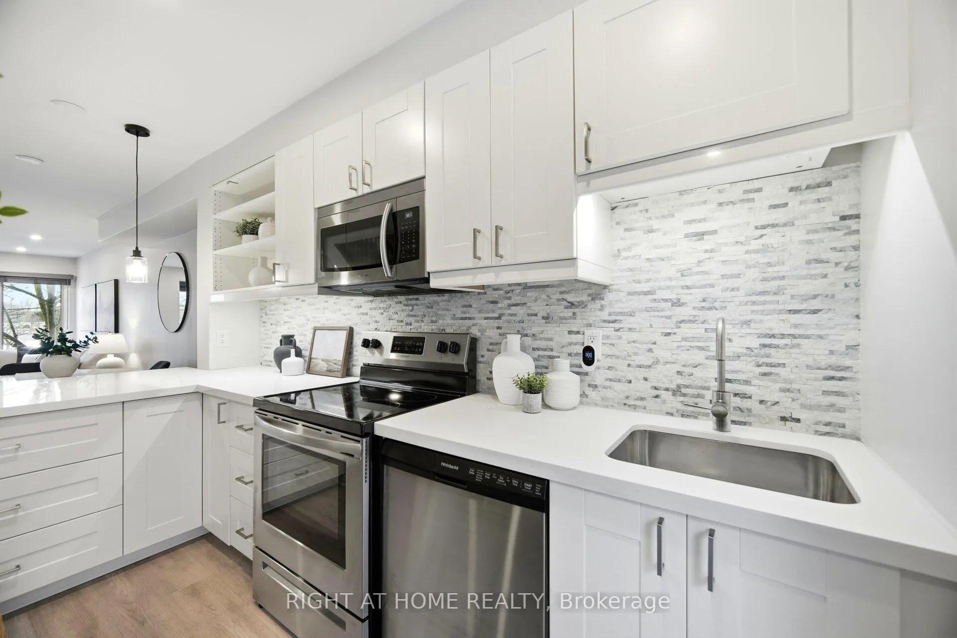 Photo 12 of Unit 533, 895 Maple Avenue, Burlington, Brant — HOMEH