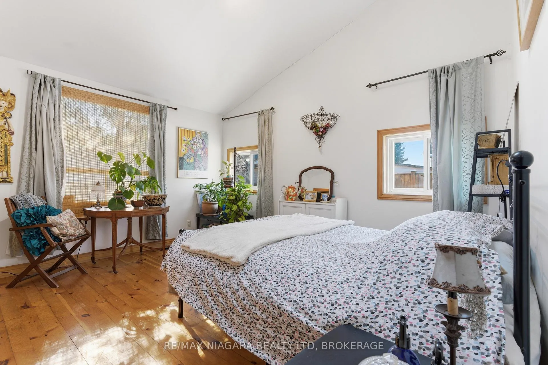 Photo 3 of 5 Pawling Street, St. Catharines, Port Dalhousie — HOMEH
