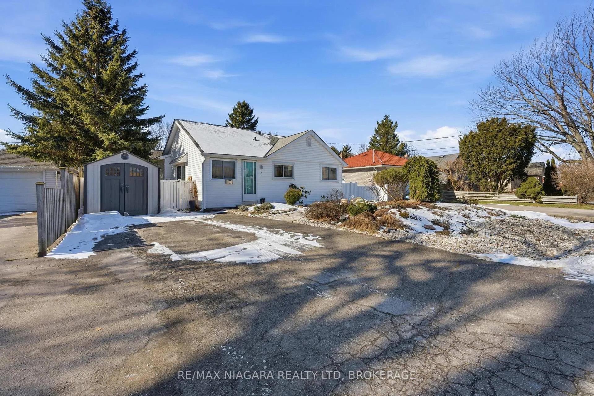 Photo 4 of 5 Pawling Street, St. Catharines, Port Dalhousie — HOMEH