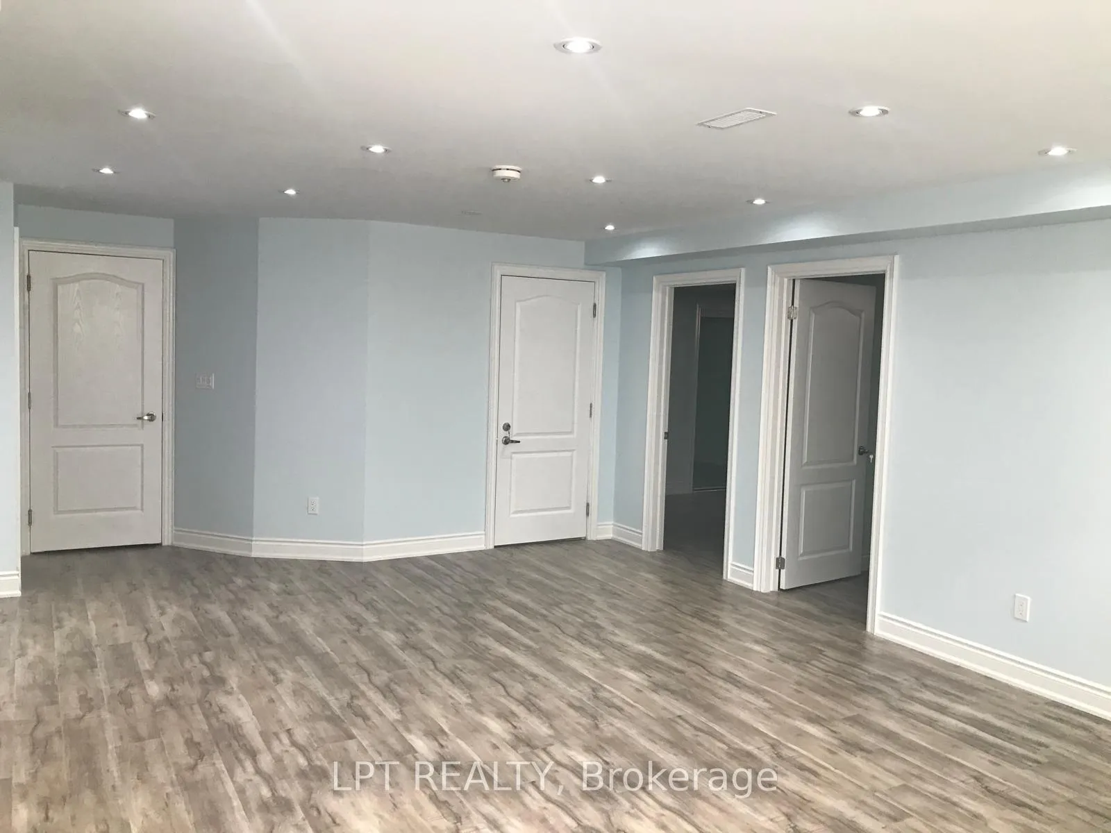 Photo 4 of 90 Lloyd Sanderson Drive, Brampton, Credit Valley — HOMEH