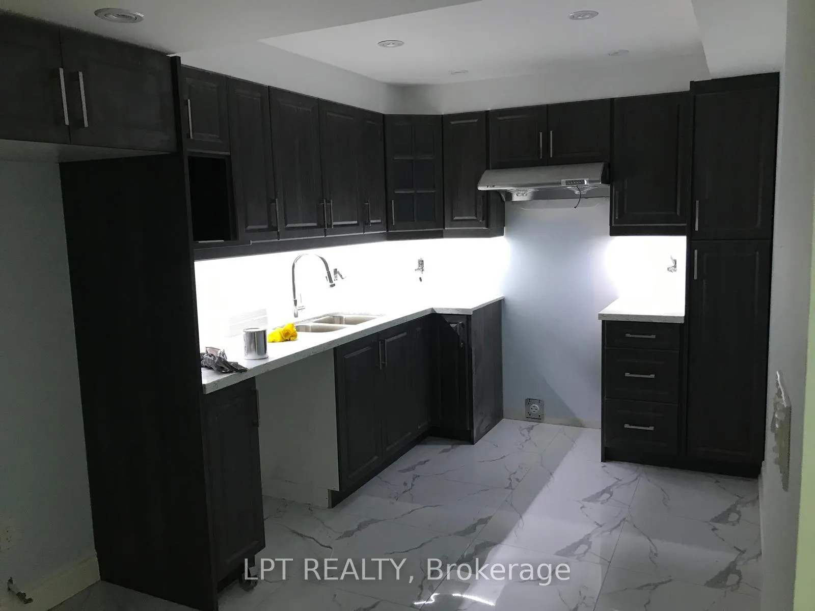 Photo 5 of 90 Lloyd Sanderson Drive, Brampton, Credit Valley — HOMEH