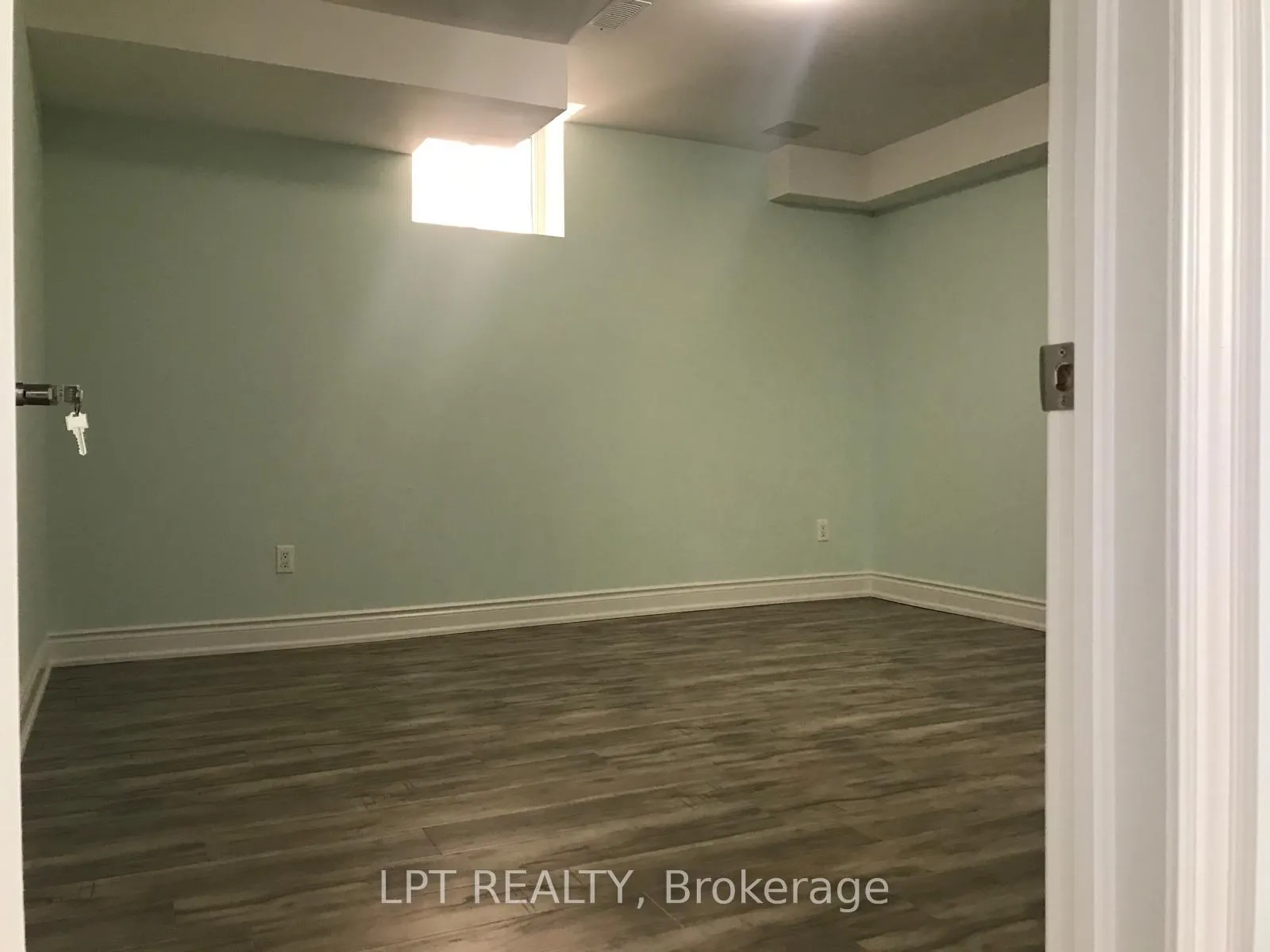 Photo 10 of 90 Lloyd Sanderson Drive, Brampton, Credit Valley — HOMEH