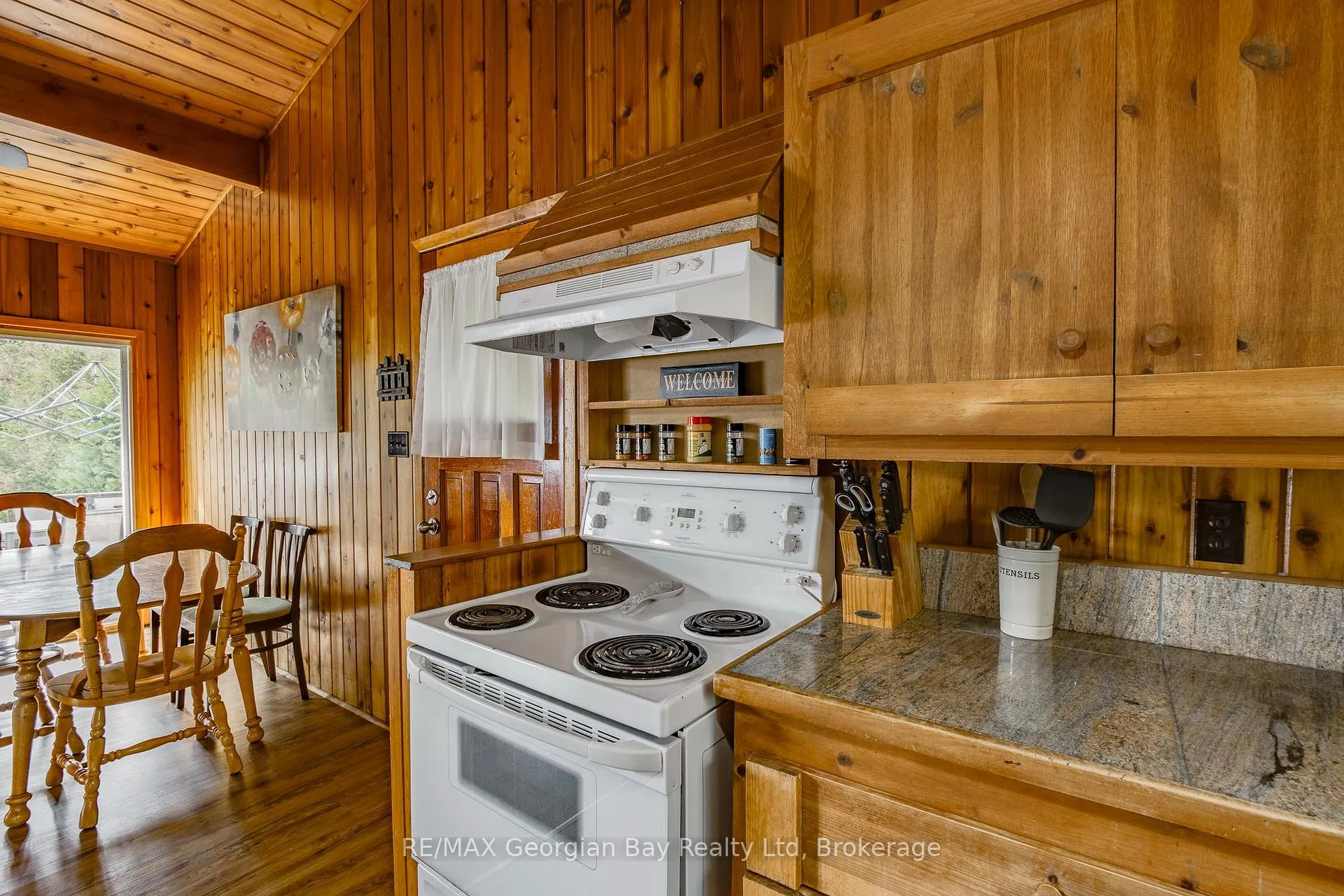 Photo 12 of 69 Albert Avenue, Tiny, Rural Tiny — HOMEH