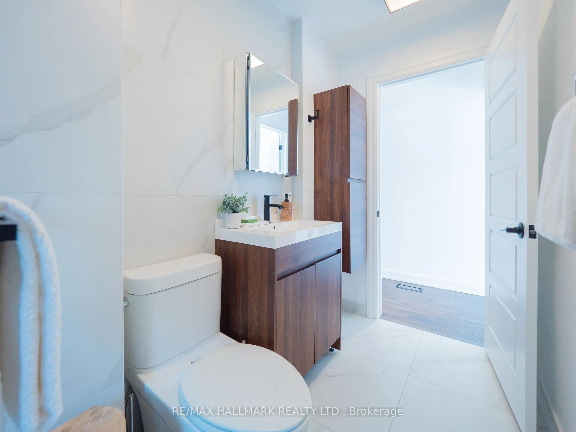Photo 33 of 71 Ashdale Avenue, Toronto, Greenwood-Coxwell — HOMEH