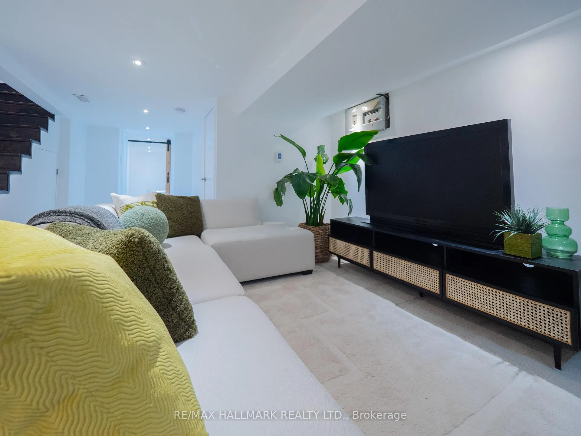 Photo 39 of 71 Ashdale Avenue, Toronto, Greenwood-Coxwell — HOMEH