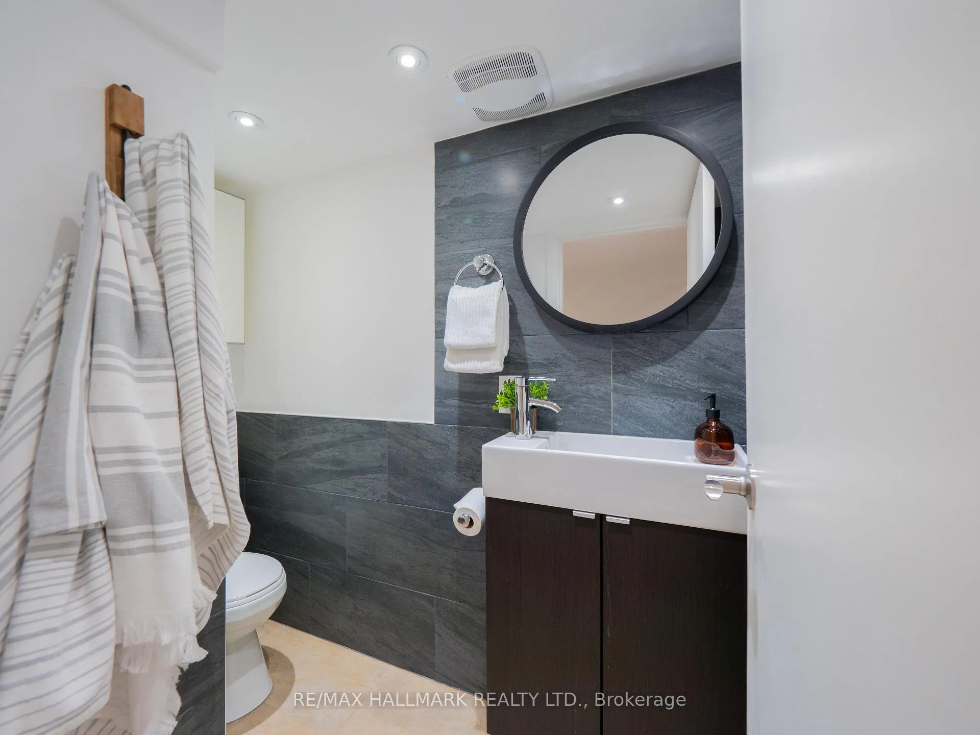 Photo 40 of 71 Ashdale Avenue, Toronto, Greenwood-Coxwell — HOMEH