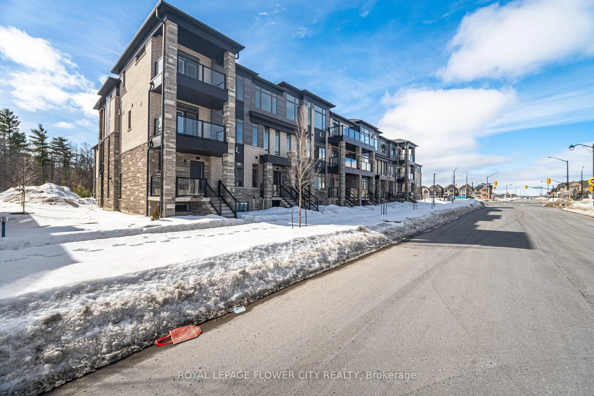 Photo 2 of 174 Petch Avenue, Caledon, Rural Caledon — HOMEH