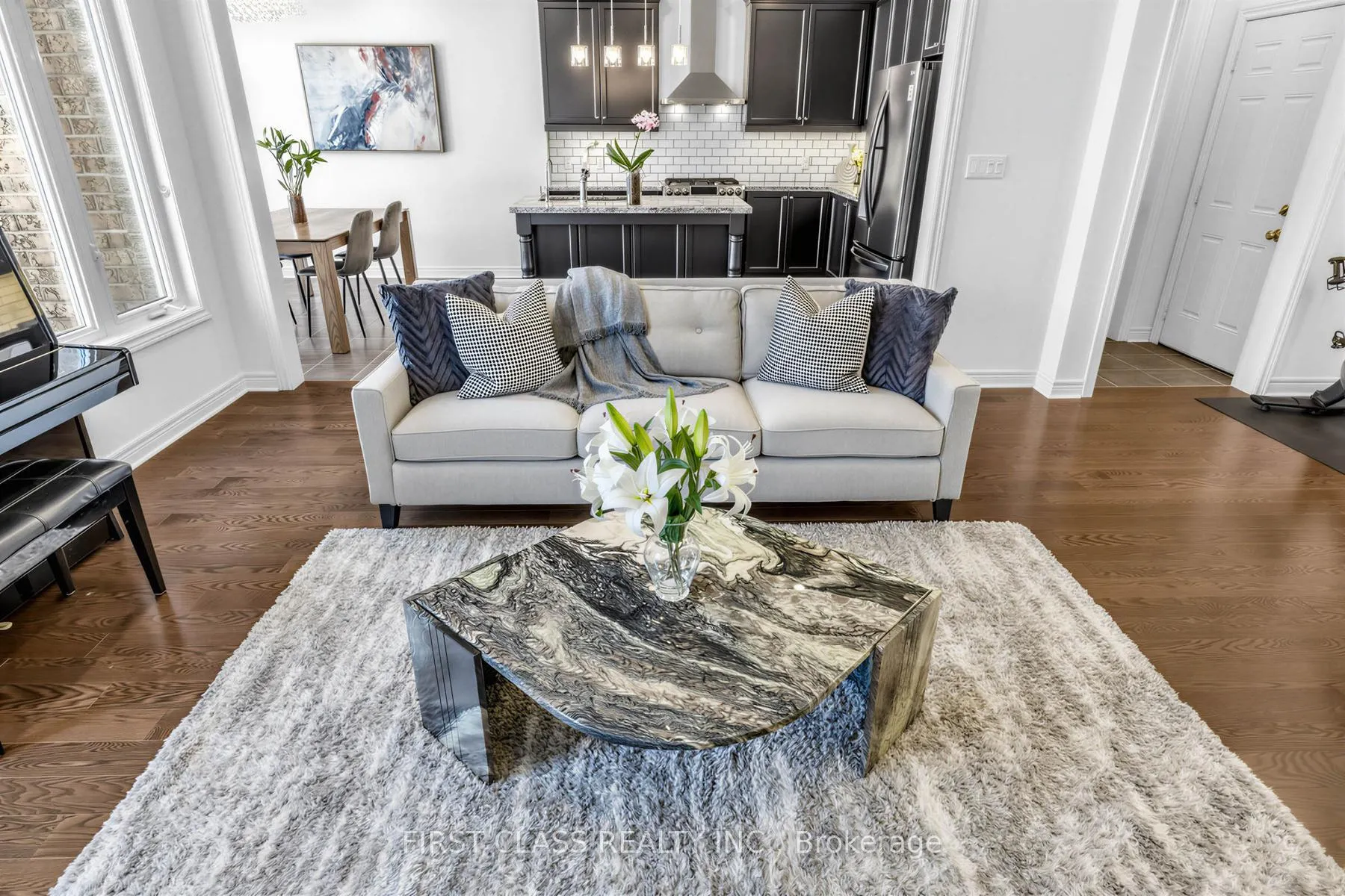 Photo 9 of 275 William Graham Drive, Aurora, Rural Aurora — HOMEH