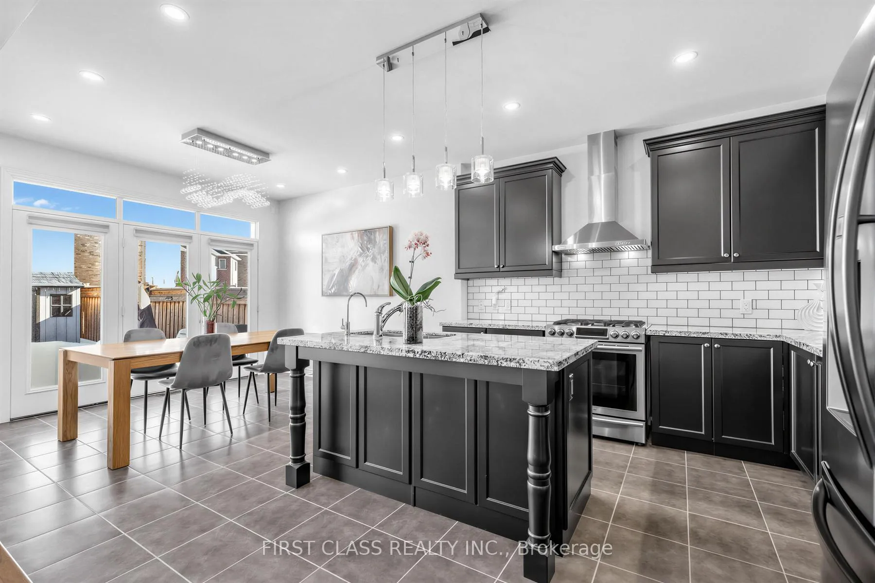Photo 10 of 275 William Graham Drive, Aurora, Rural Aurora — HOMEH