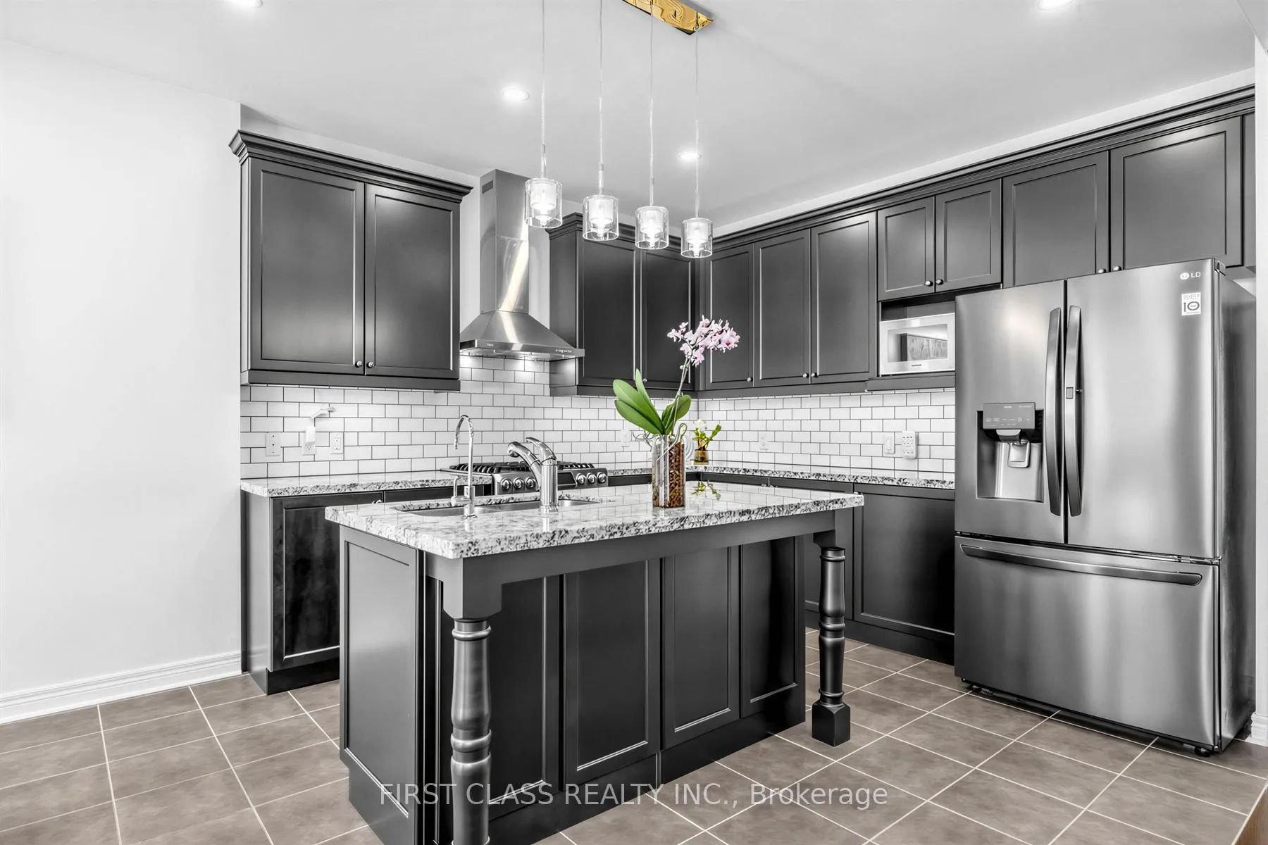 Photo 12 of 275 William Graham Drive, Aurora, Rural Aurora — HOMEH