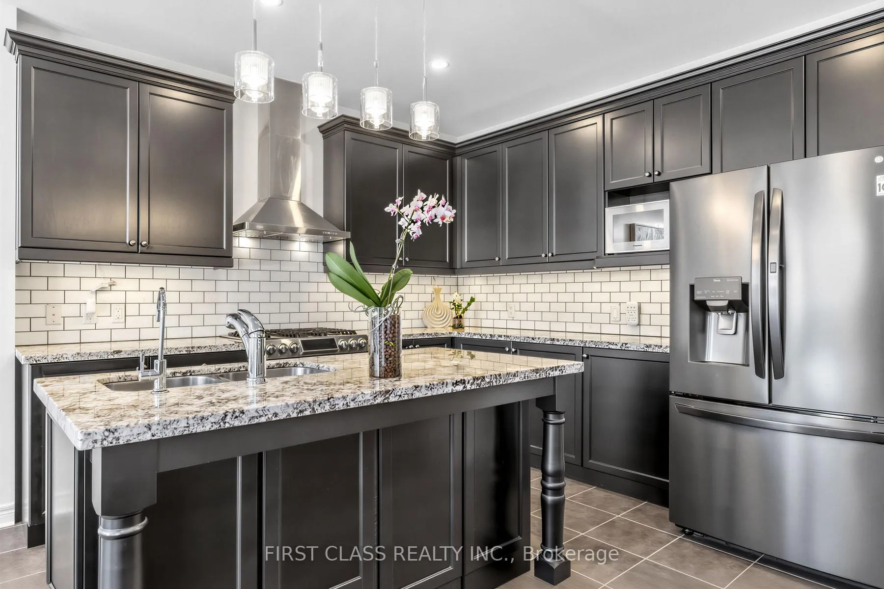 Photo 13 of 275 William Graham Drive, Aurora, Rural Aurora — HOMEH