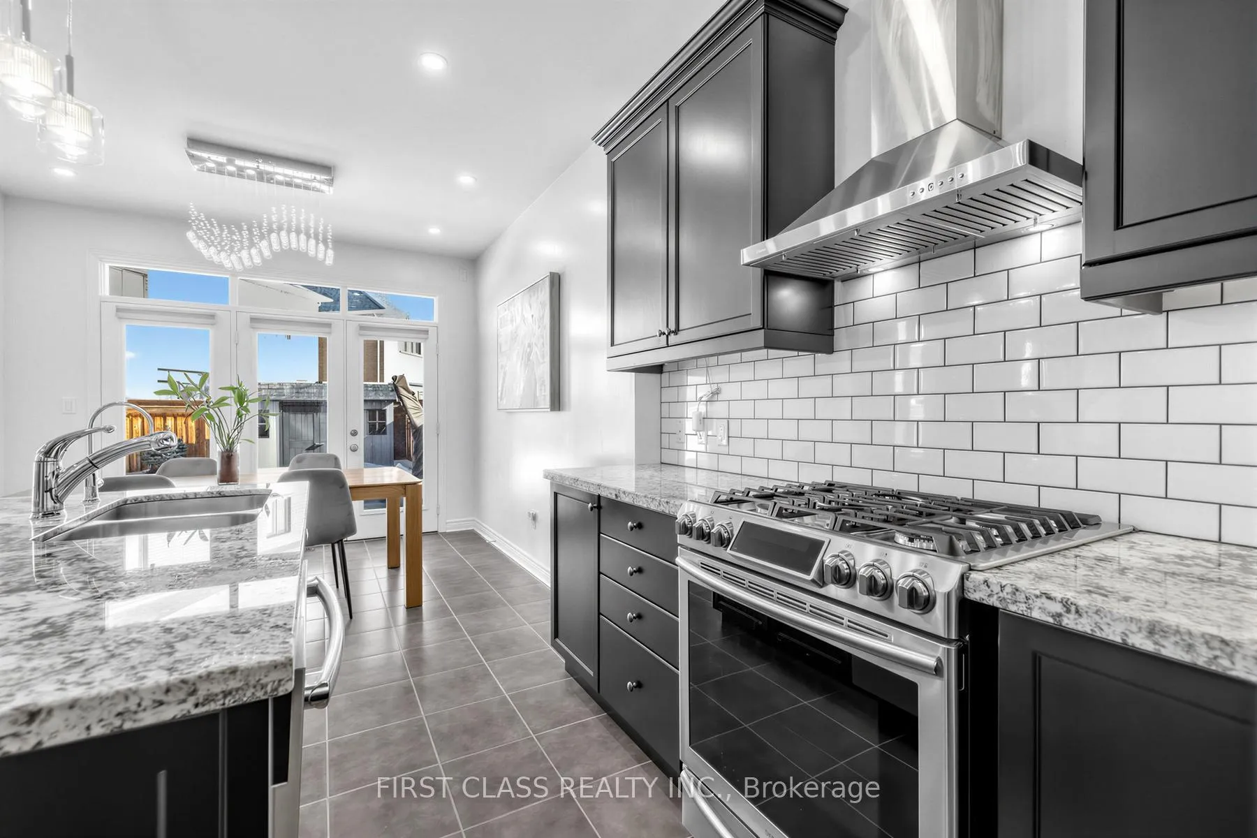 Photo 14 of 275 William Graham Drive, Aurora, Rural Aurora — HOMEH